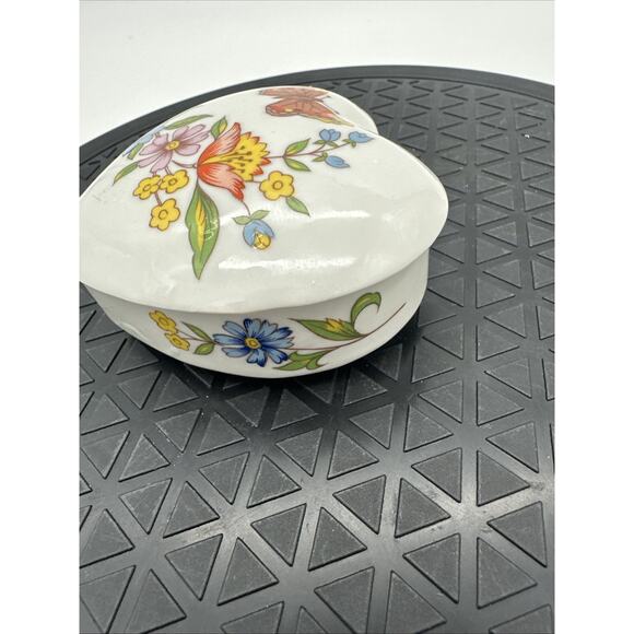Heart shape Prestige floral trinket box ceramic 1980 Taiwan - Picture 3 of 7
